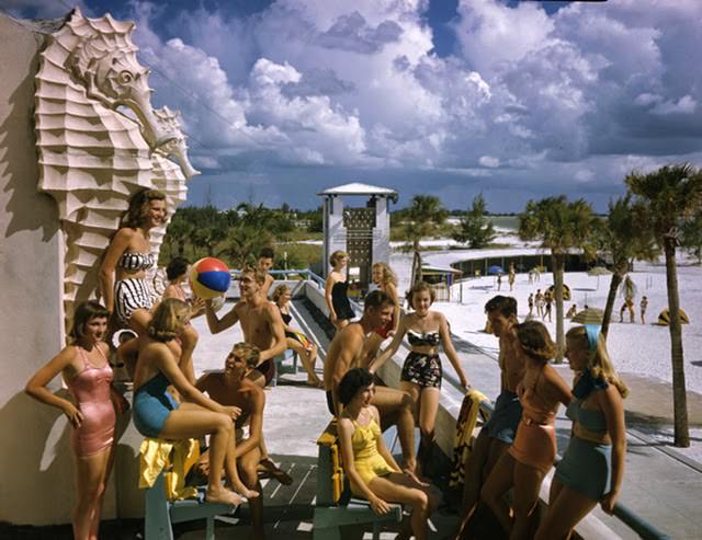 Women in Bathing Suits in Florida in the 1940s: Vintage Glamour by the Sea