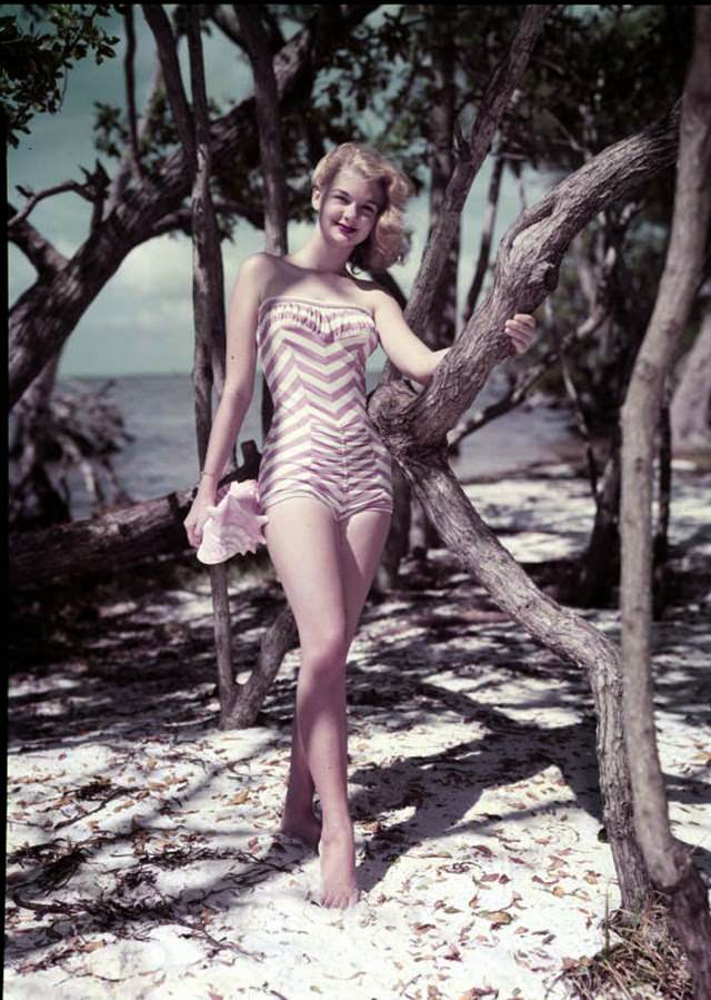 Women in Bathing Suits in Florida in the 1940s: Vintage Glamour by the Sea