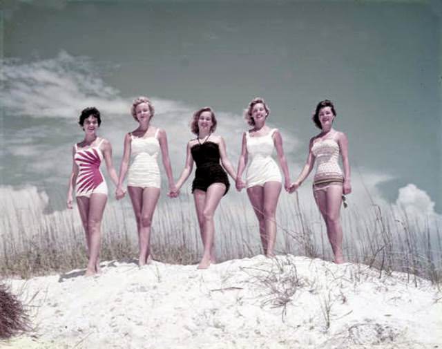 Women in Bathing Suits in Florida in the 1940s: Vintage Glamour by the Sea