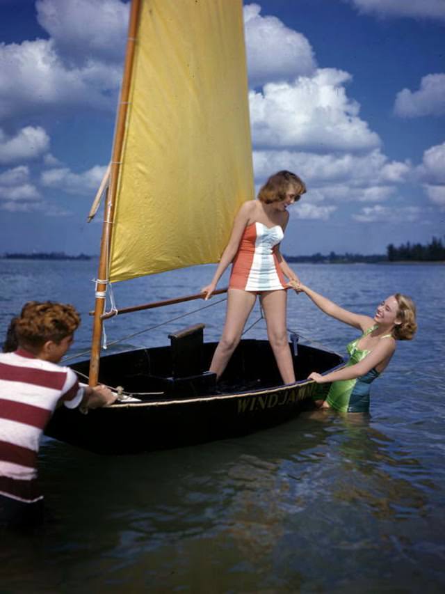 Women in Bathing Suits in Florida in the 1940s: Vintage Glamour by the Sea