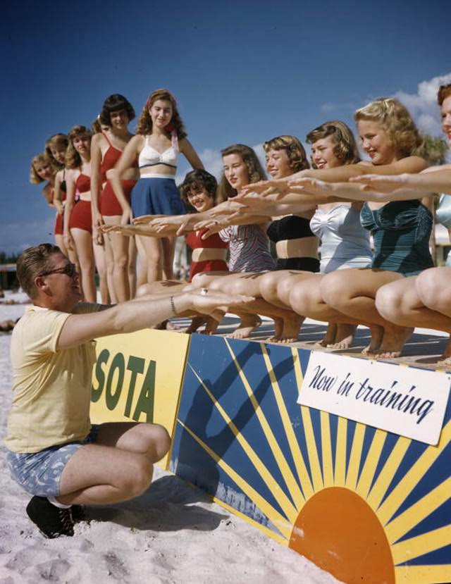 Women in Bathing Suits in Florida in the 1940s: Vintage Glamour by the Sea