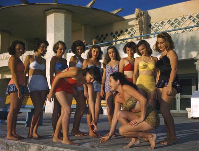 Women in Bathing Suits in Florida in the 1940s: Vintage Glamour by the Sea