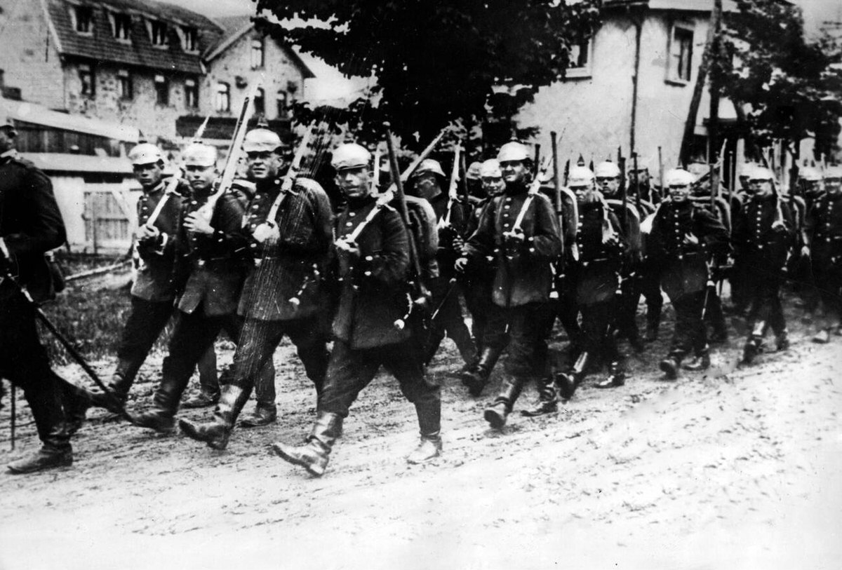 German troops advancing on the Western Front, 1914