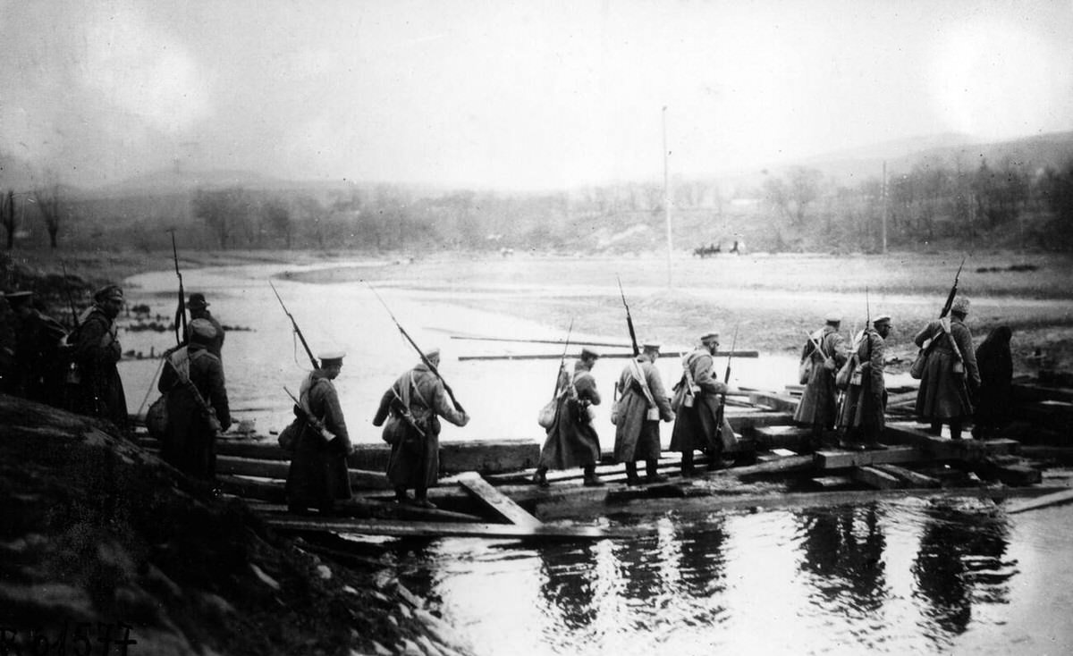 Russian infantry on a river, 1914