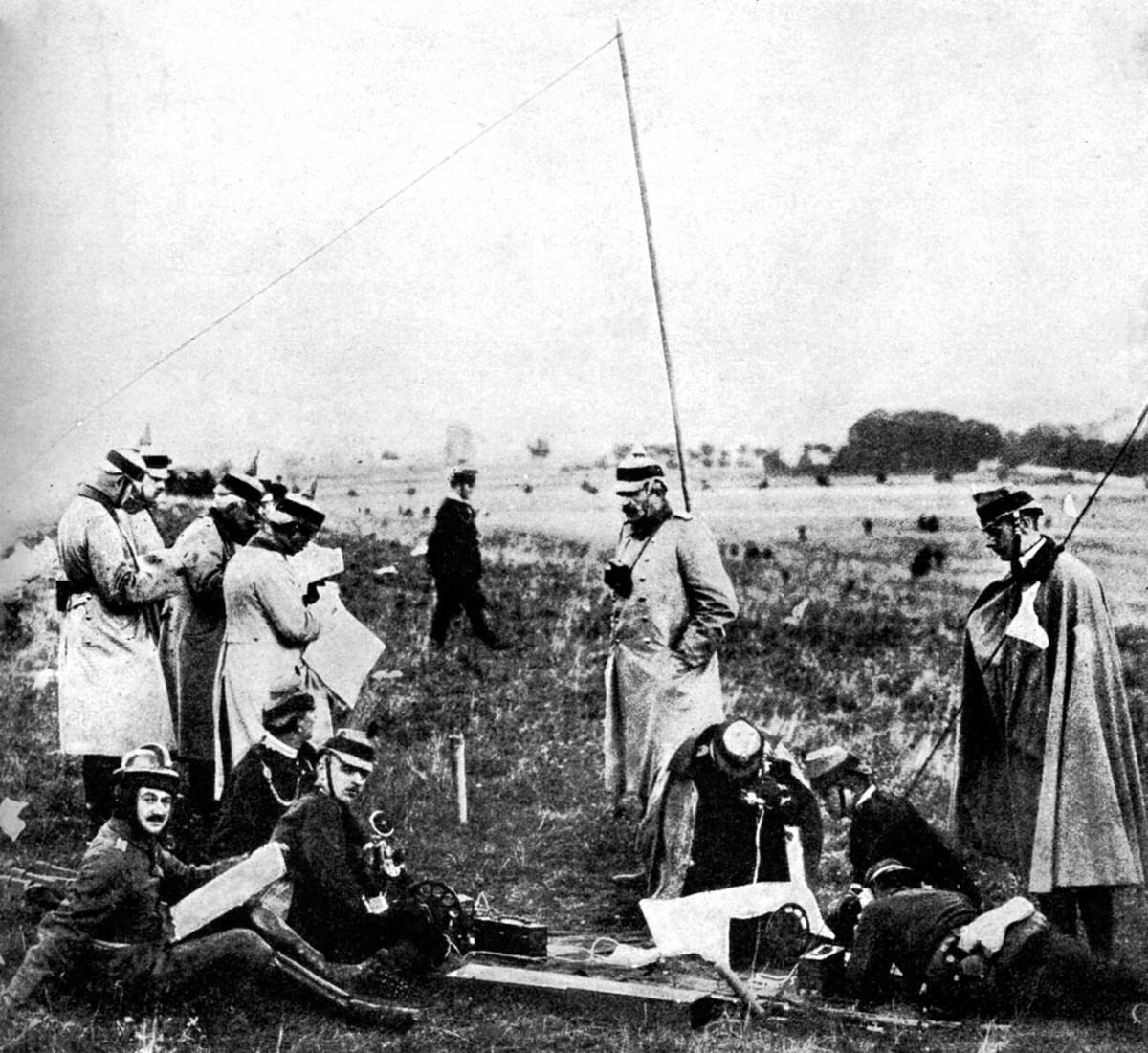 Company of German scouts receiving telephone instructions, 1914