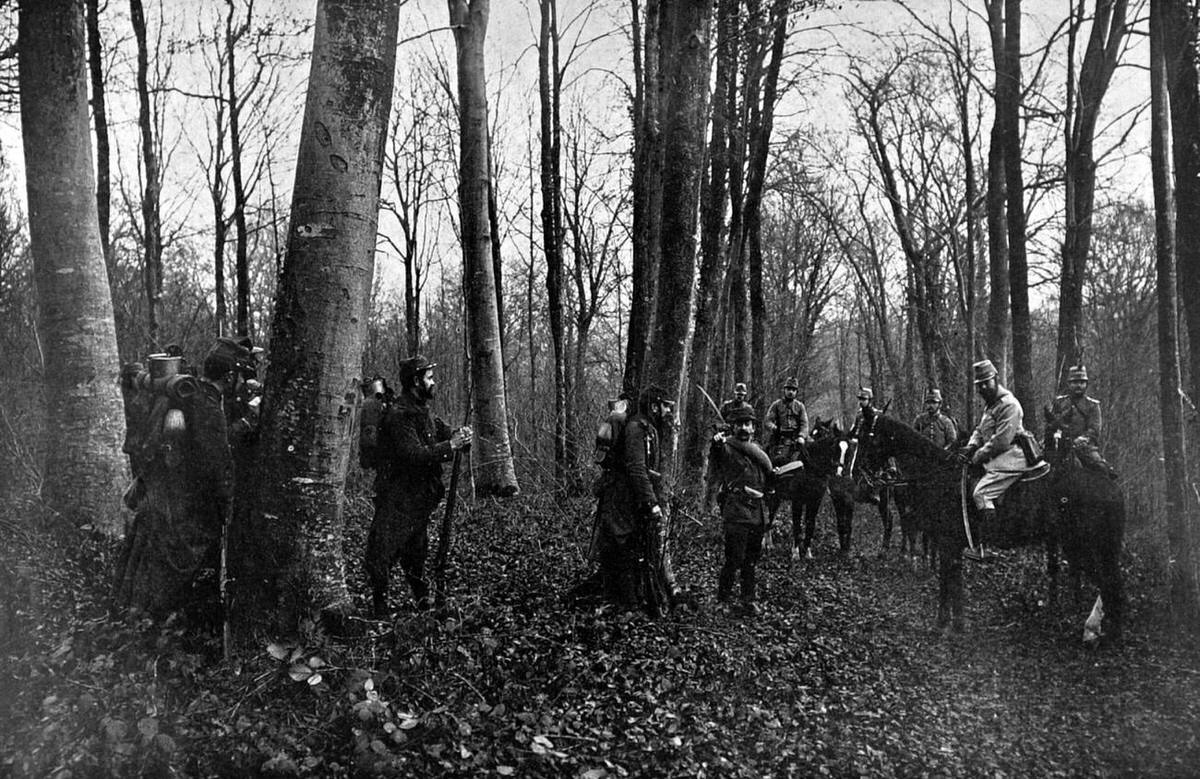 Reconnaissance meeting between infantry and cavalry patrols in a forest on the Eastern Front, 1915