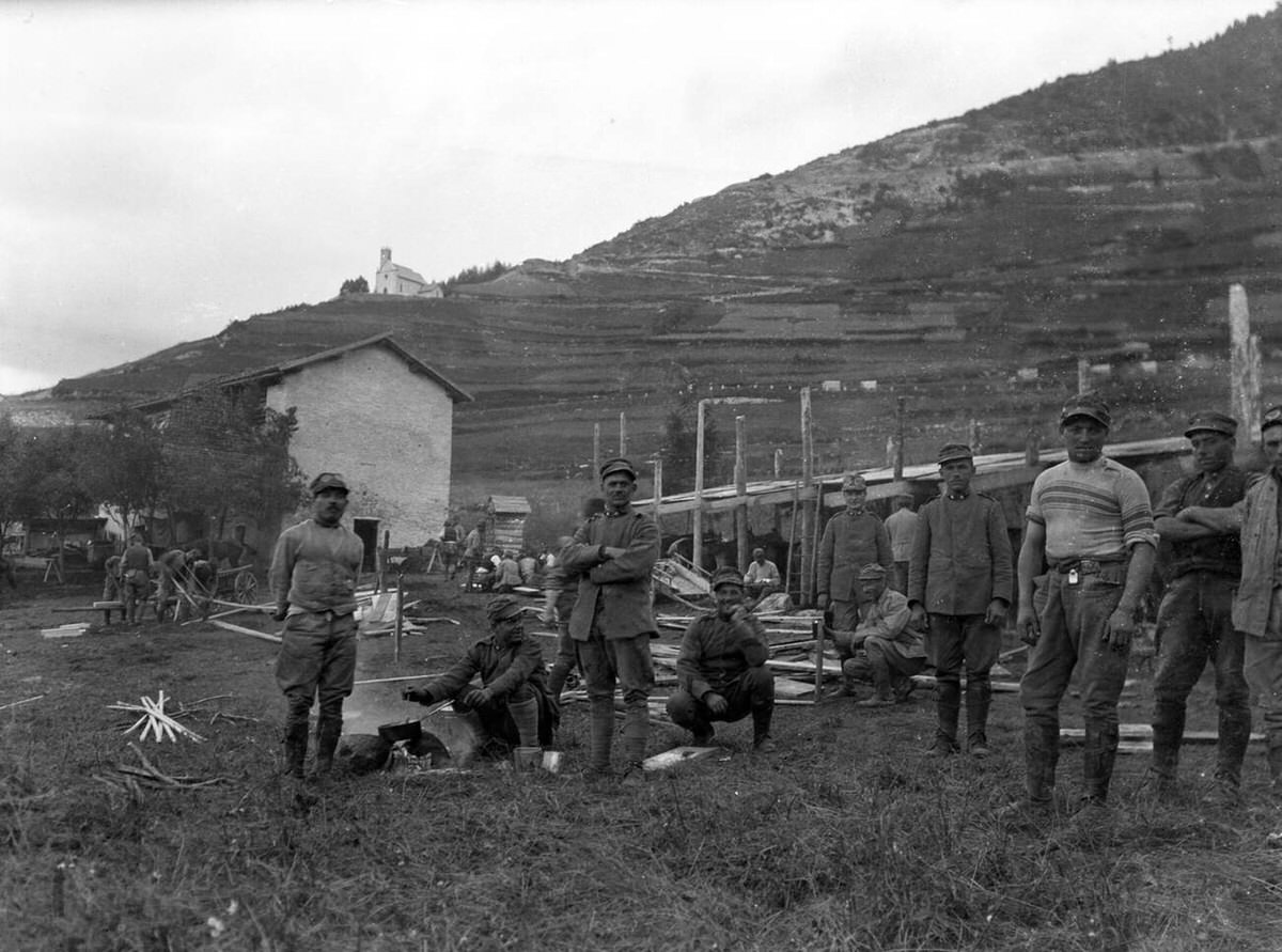 Soldiers of the 19th Artillery Regiment in Primolano, Italy, 1915