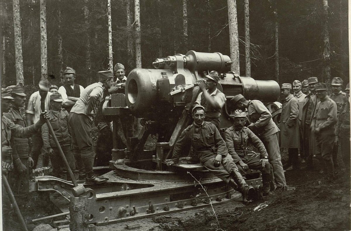 Mortar positioned near Weidenburg, 1915