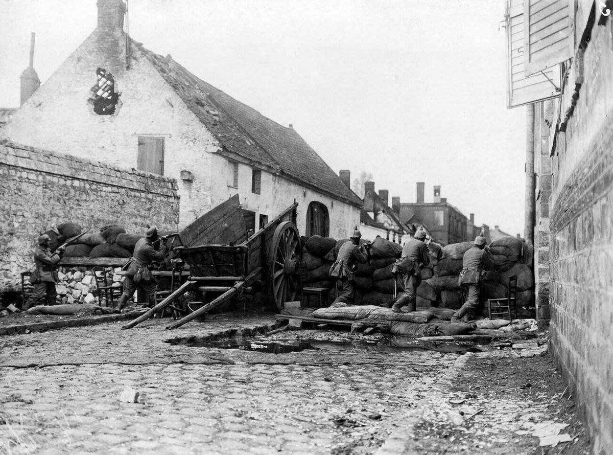 Battles in a village on the Western Front, 1915