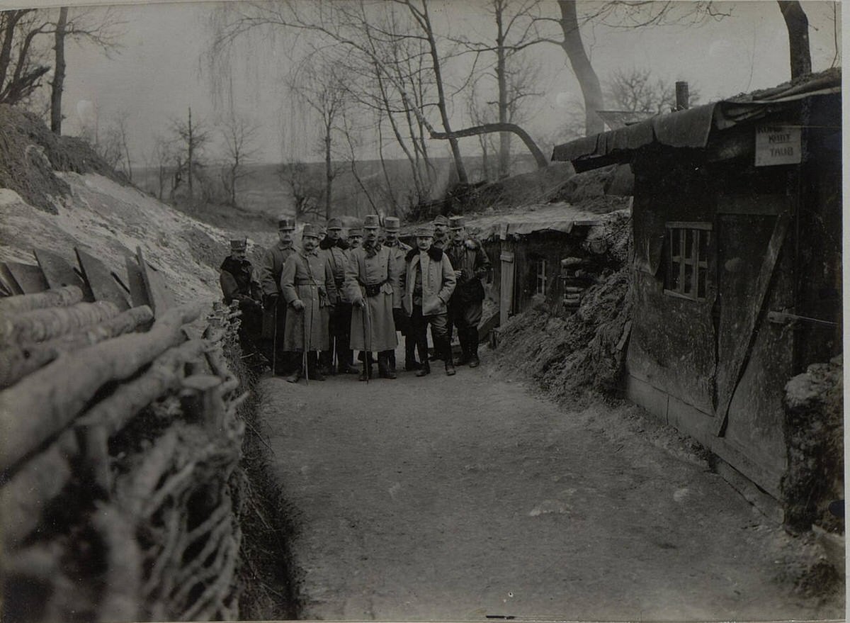 Army Commander B.H.M. Ermolli arriving in Lopuszno, 1916