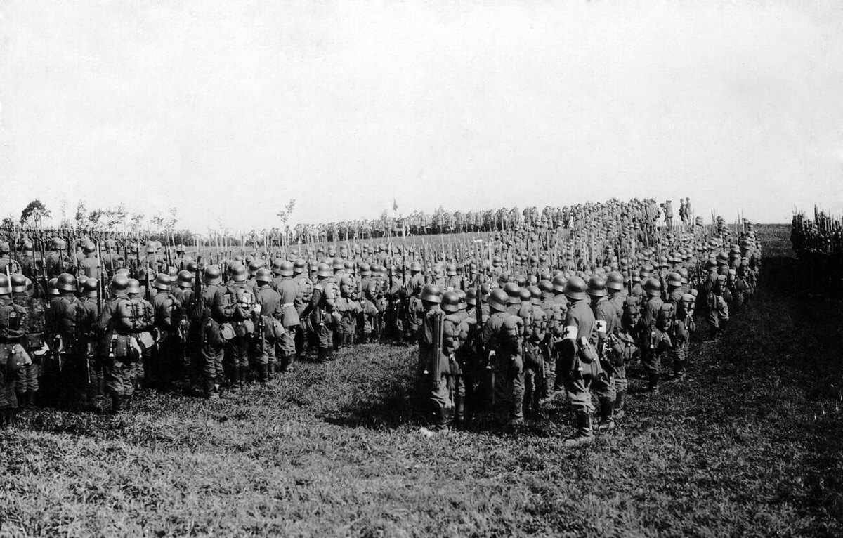 Kaiser Wilhelm II visiting the Western Front, 1917