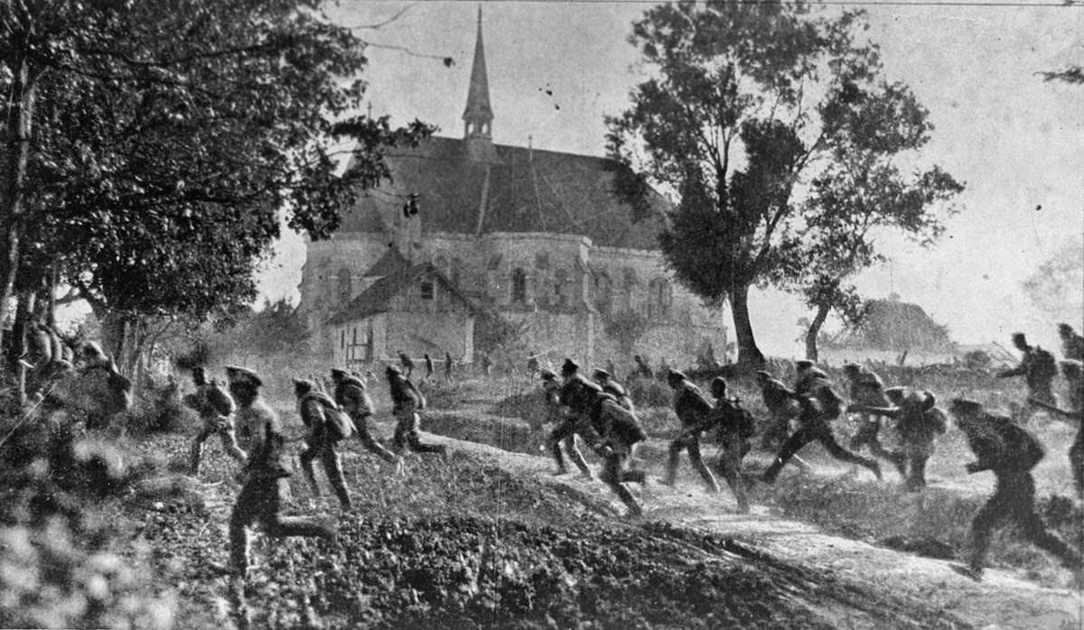 Slavic soldiers in a mad stampede on the Eastern Front, 1914