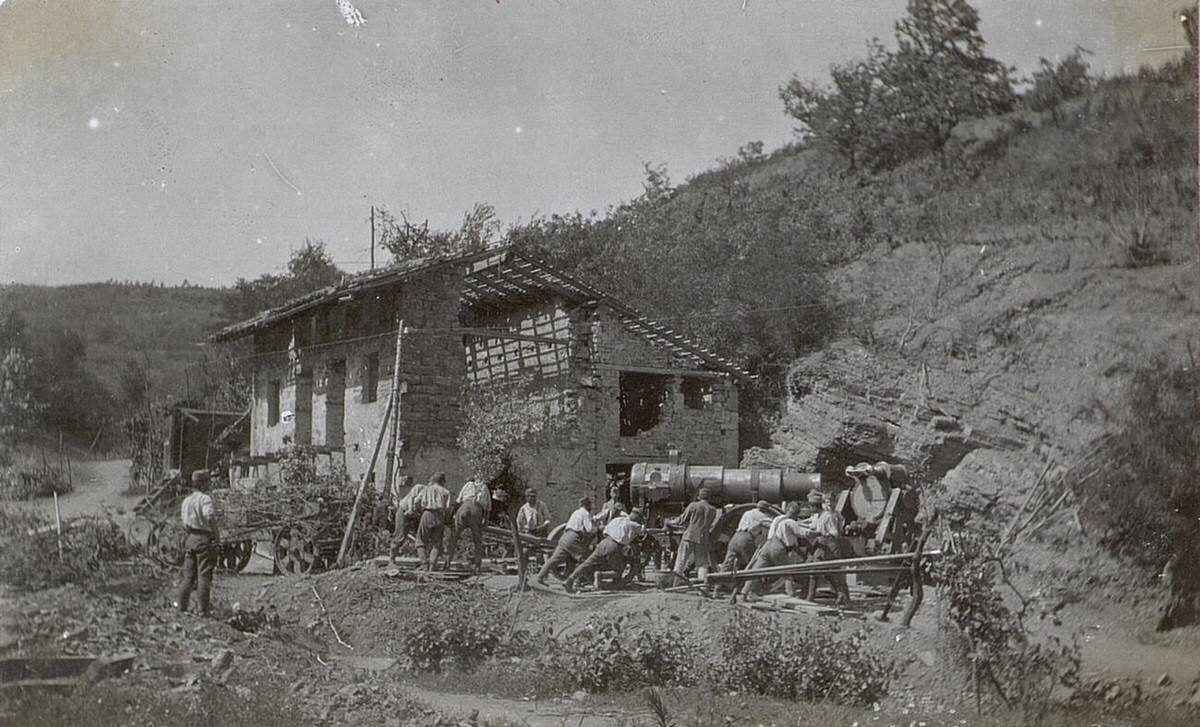Artillery gun positioned at Prvačina, 1917