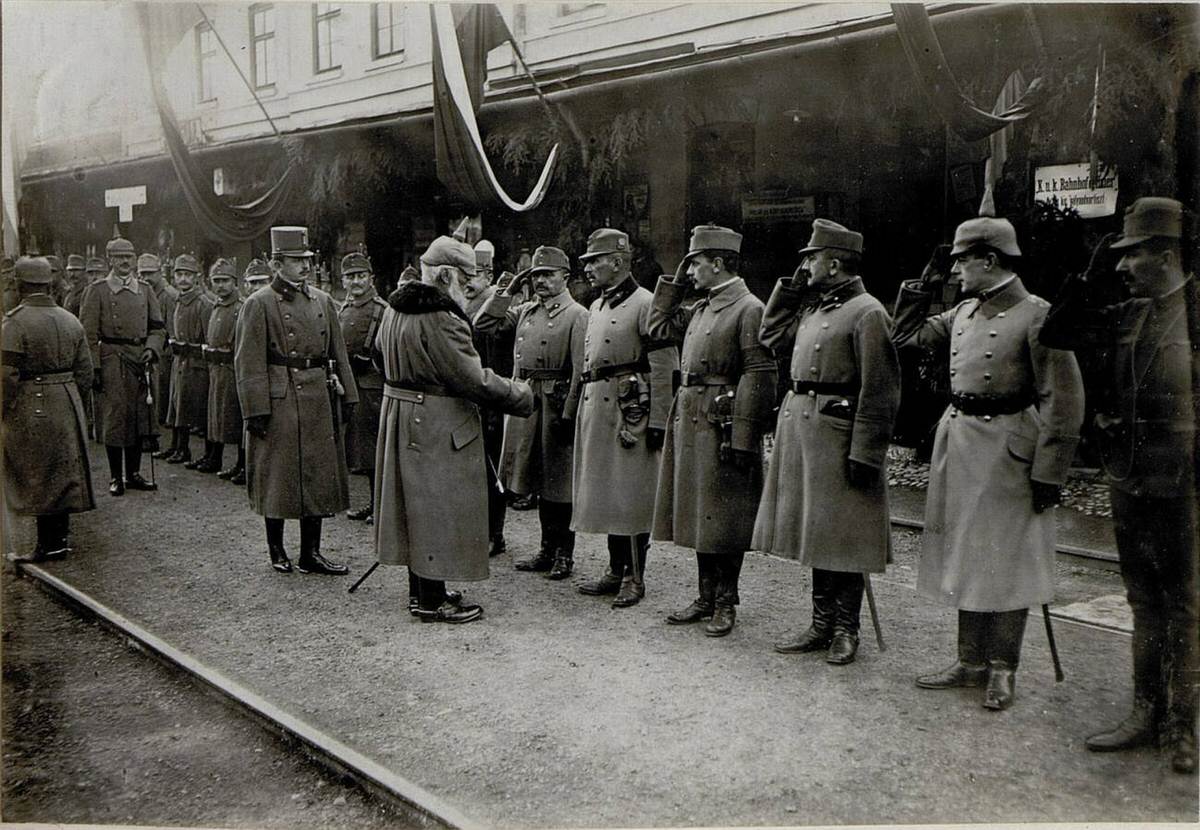 King Ludwig III of Bavaria visiting the Army Group Command in Sighișoara, Romania, 1916