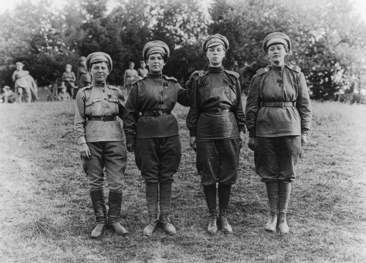 Decorated young Russian women serving as instructors for new recruits, 1918