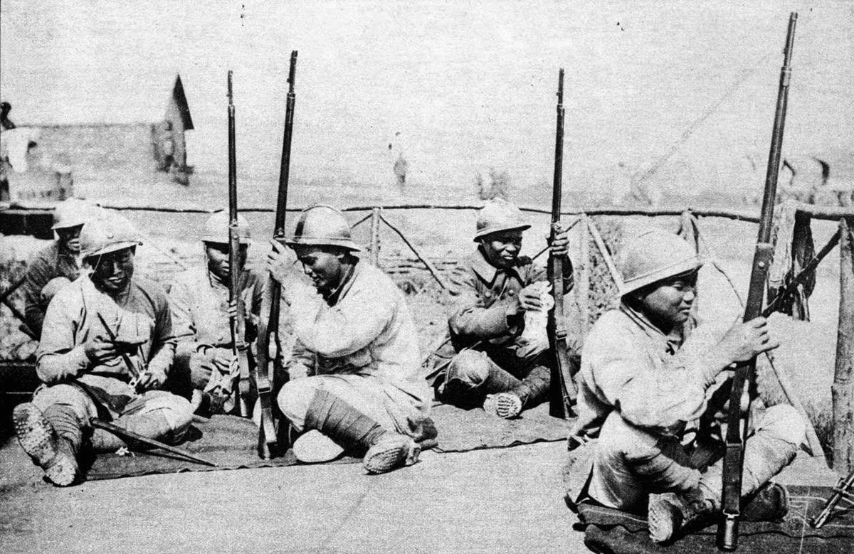 Annamese soldiers cleaning their guns in the Marne district, 1914