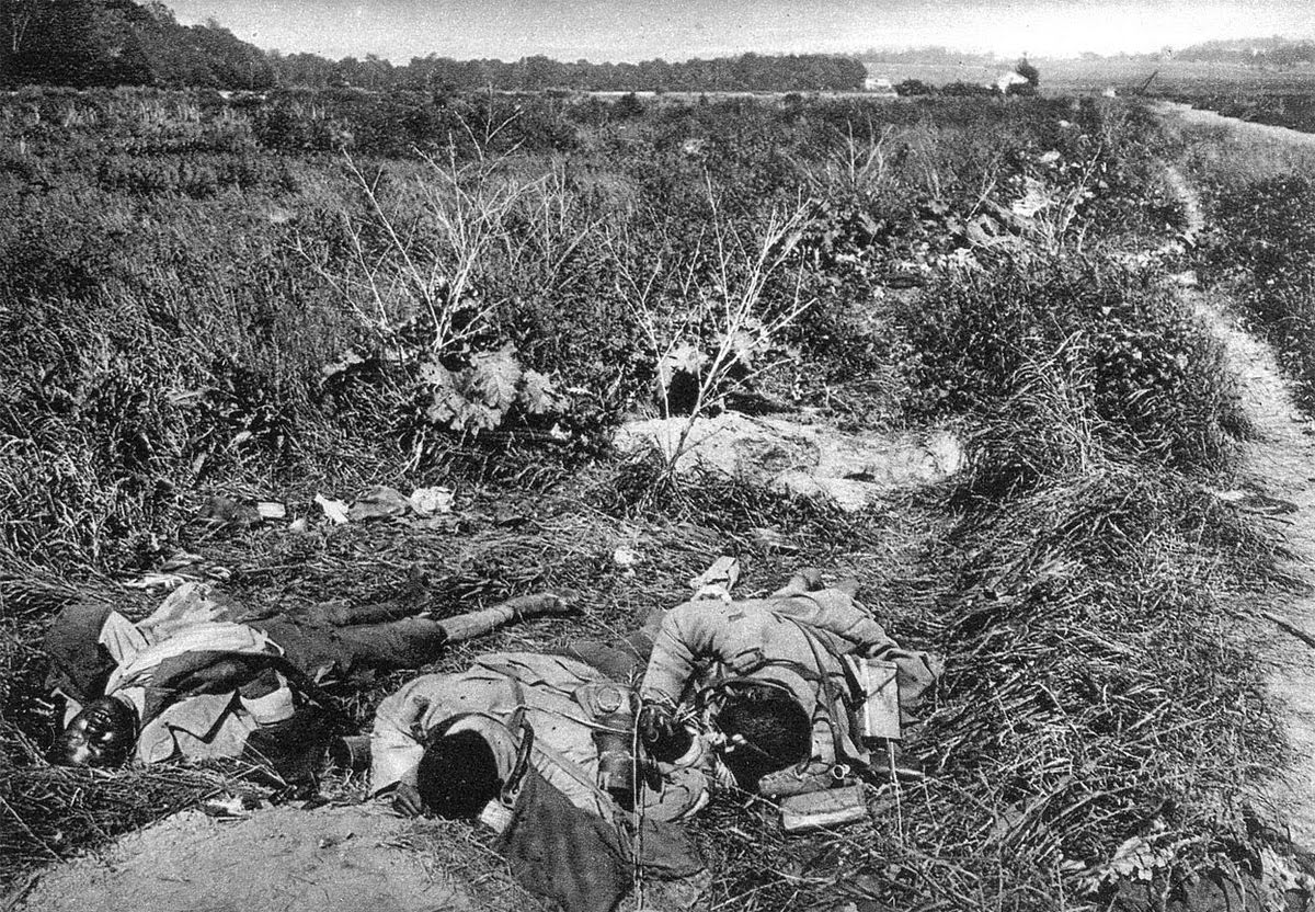Reims battlefield with fallen Senegalese soldiers, 1914