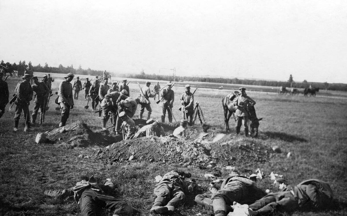 Burial of fallen soldiers, 1914