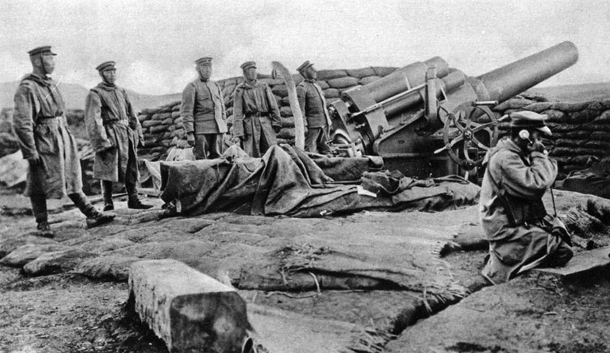 Japanese siege gun detachment receiving orders by telephone during the bombardment of Tsingtao, 1914