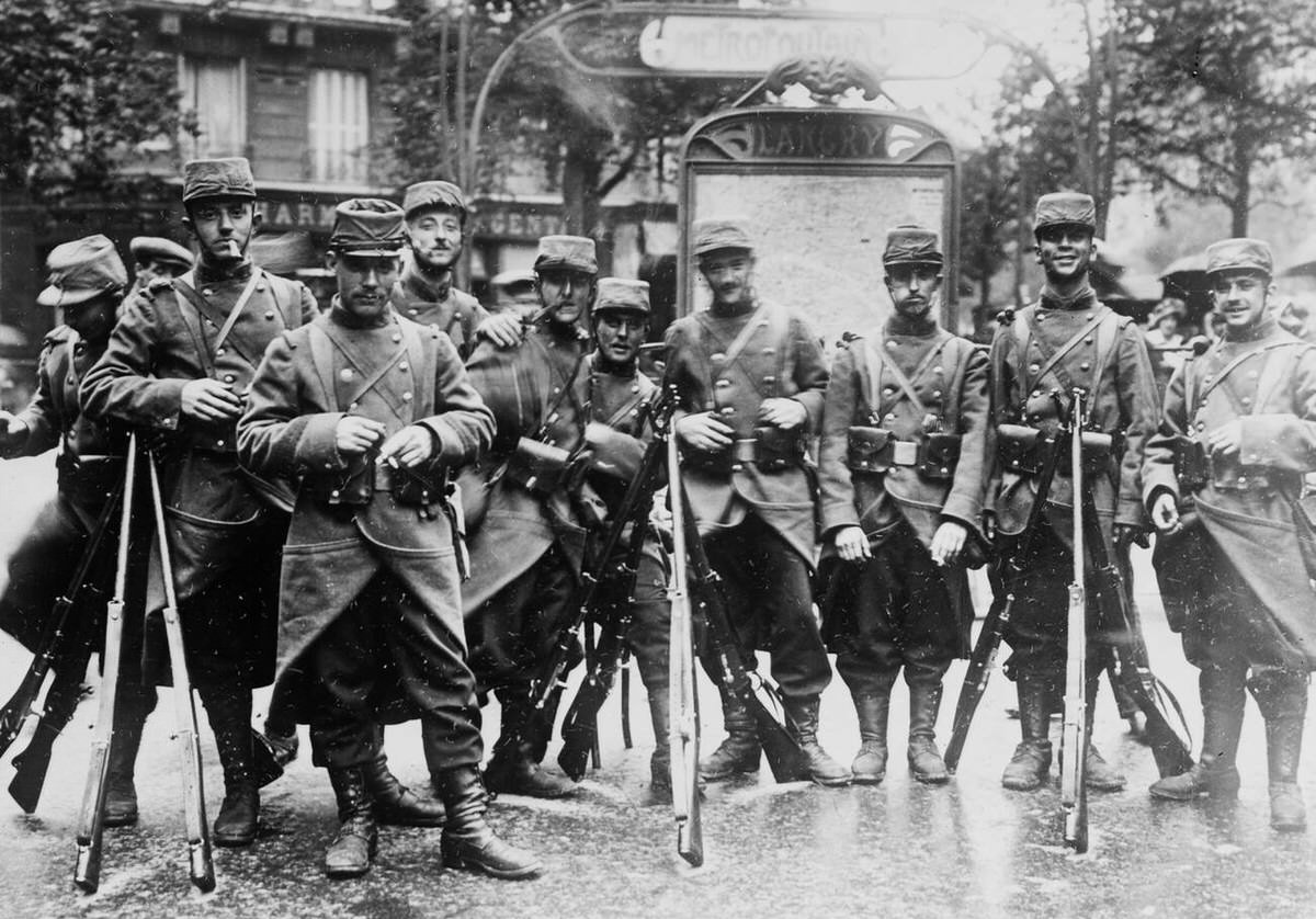 French soldiers guarding a subway entrance in Paris, 1914