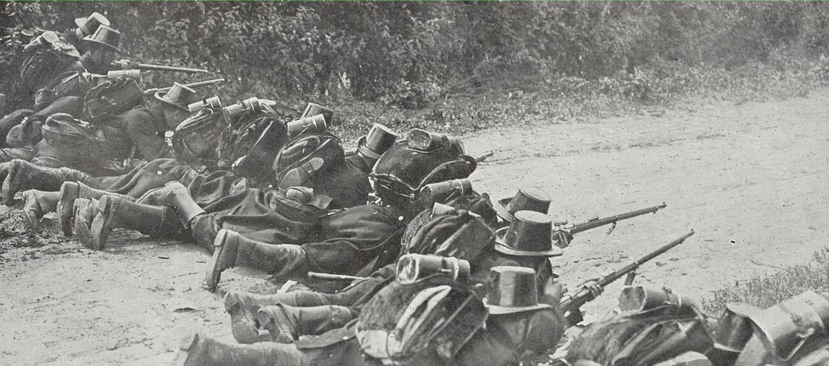 Belgian army carabinieri defending a road, 1914