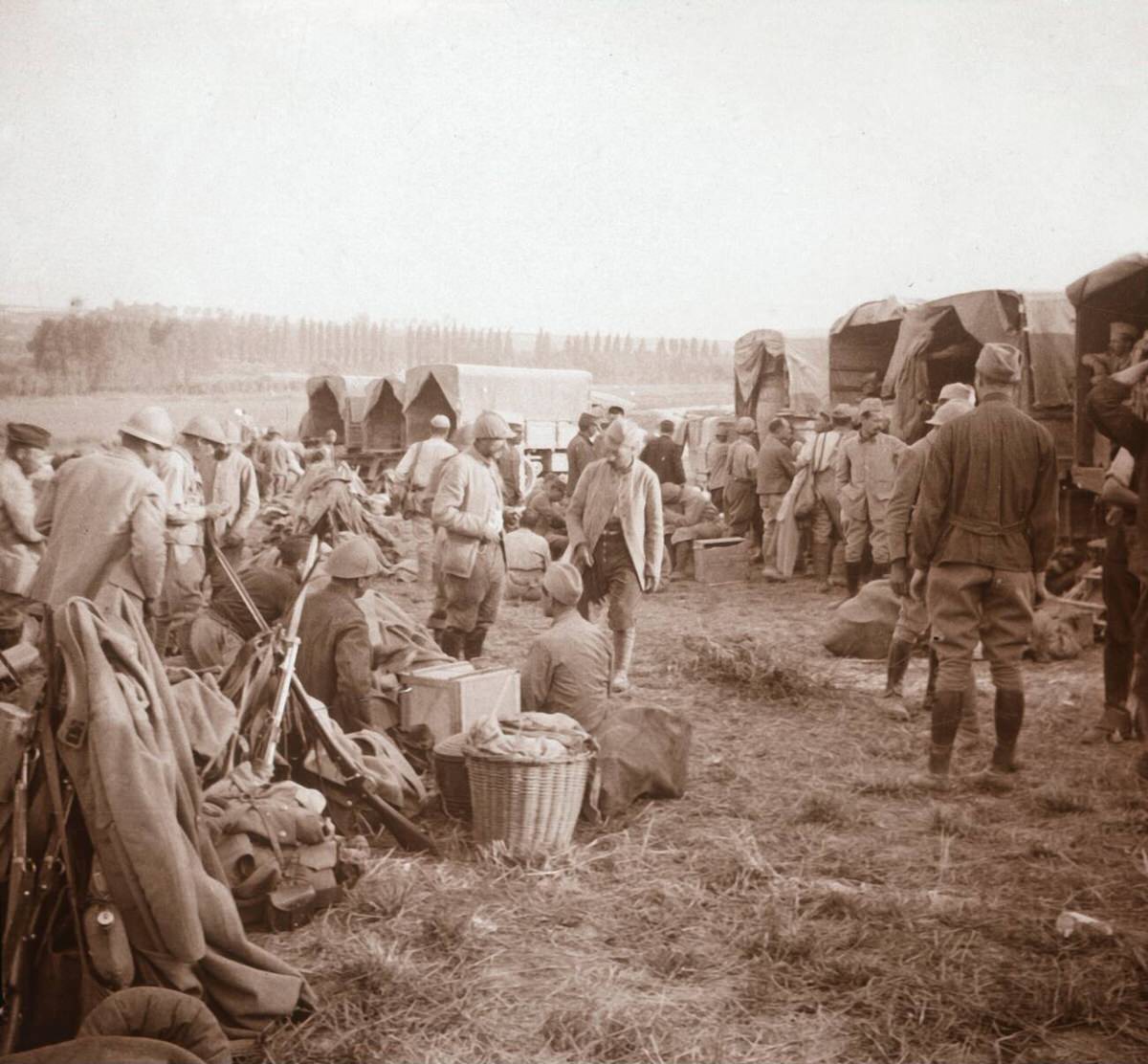 Soldiers at a rest stop in Génicourt, France, 1914
