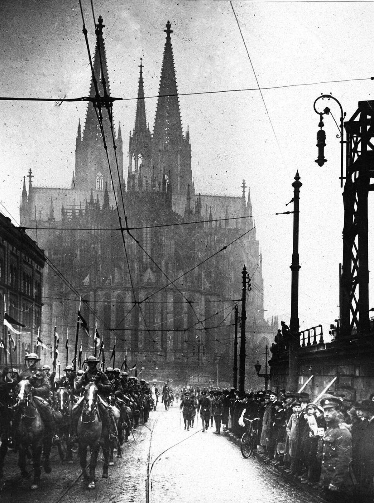 British army passing through the streets of Cologne with the cathedral in the background, 1919