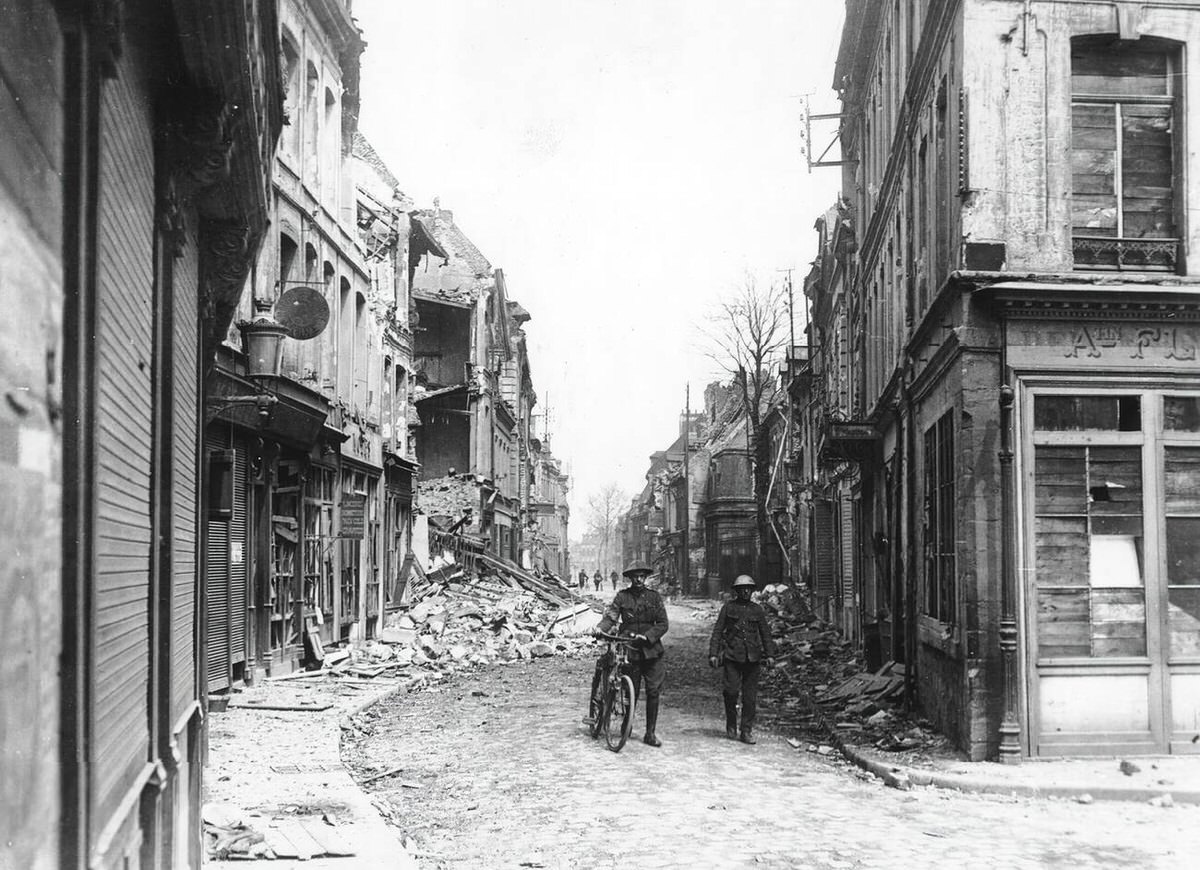 Global conflict between the Allies and the Central Powers, 1914