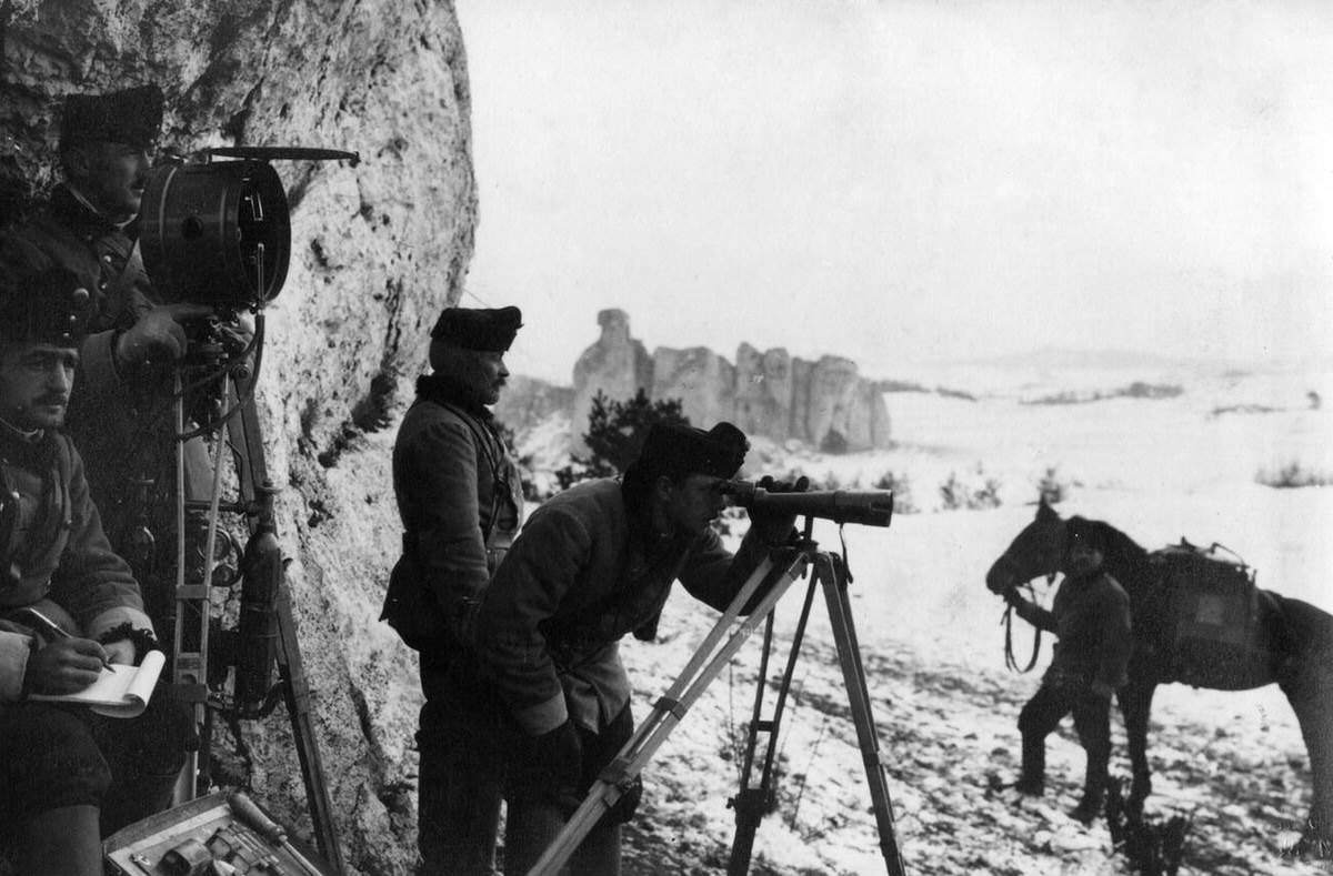 Cavalry sending remote signals near Skarcjce, 1915