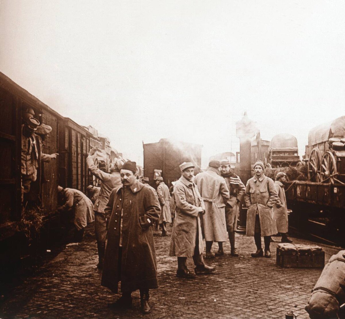 Soldiers going to the Somme in Épernay, France, 1914