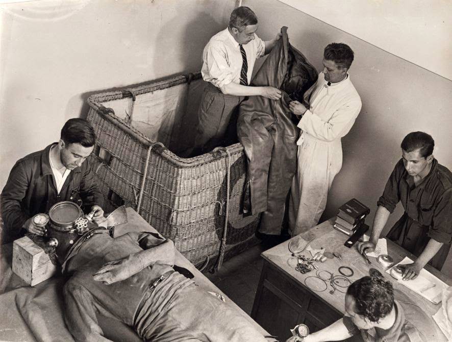 Space suit for a stratospheric balloon in Spain, 1935