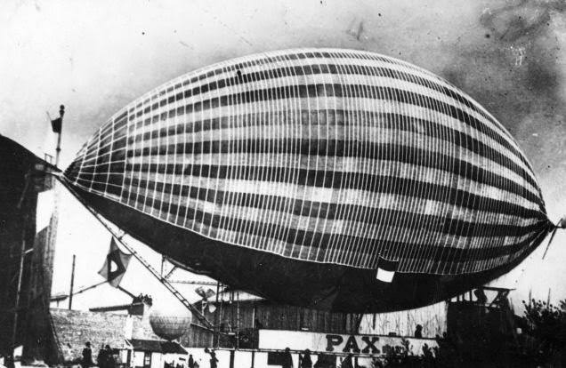 Pax airship constructed by Brazilian inventor Augusto Severo, 1902