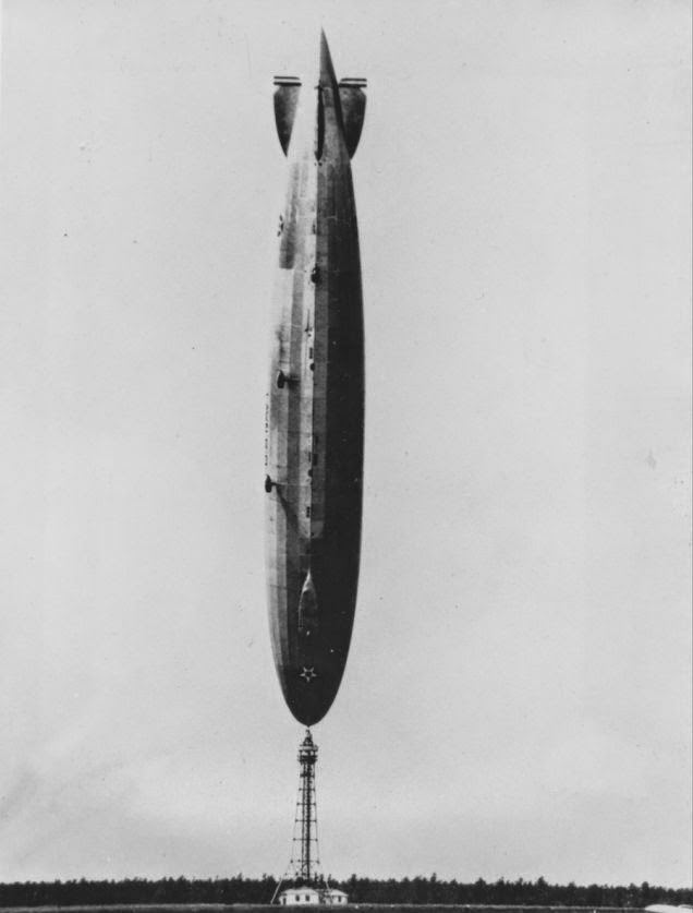 USS Los Angeles tilted by wind at Lakehurst, New Jersey, 1926