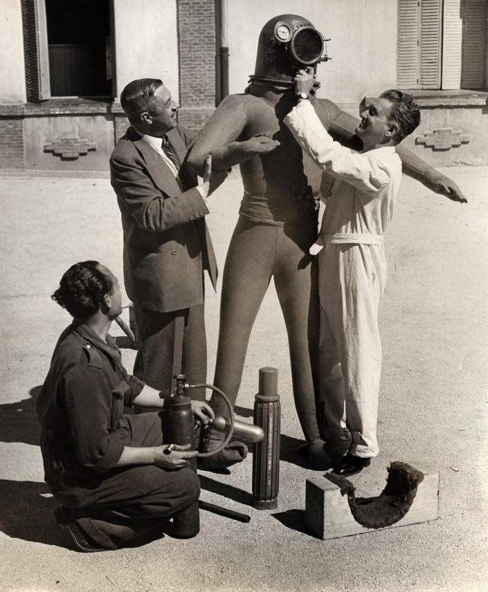 Space suit for a stratospheric balloon in Spain, 1935