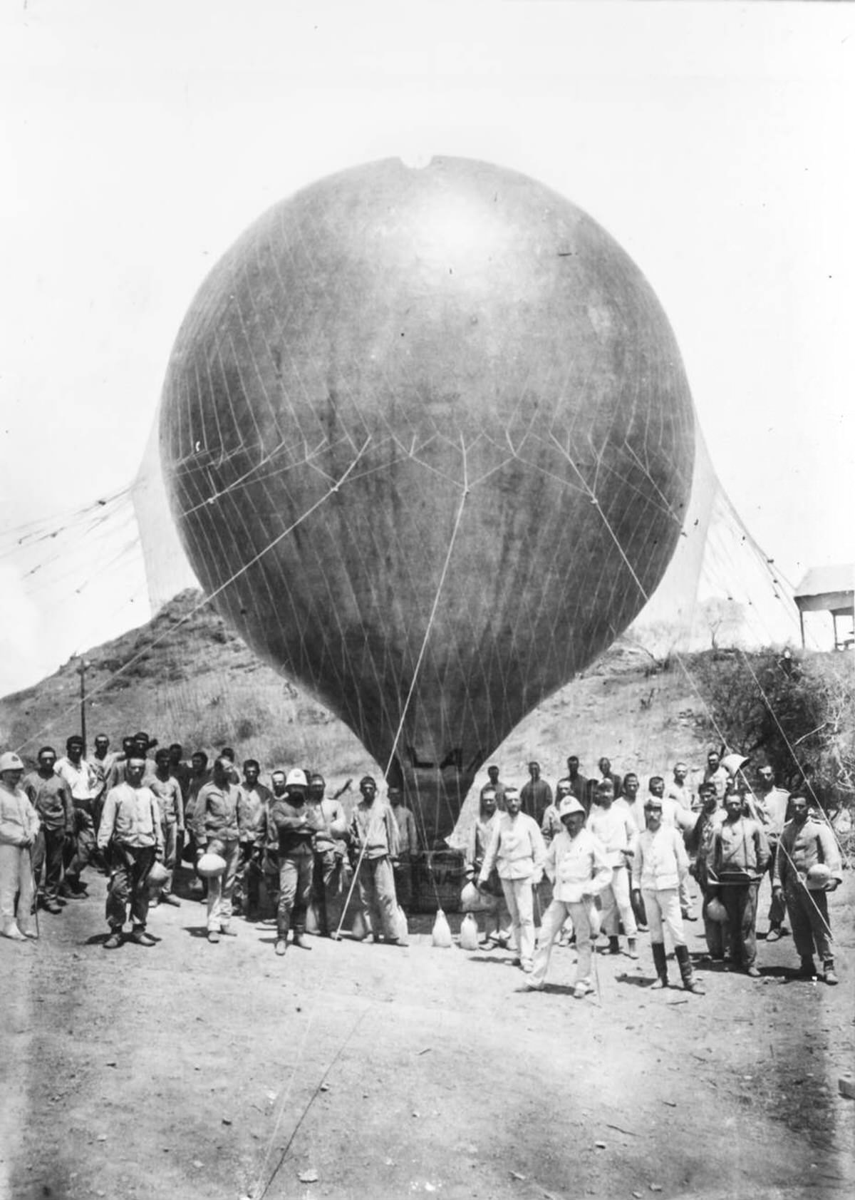 Guglielmo Pecori Giraldi with military engineering in Saati, Eritrea, 1911
