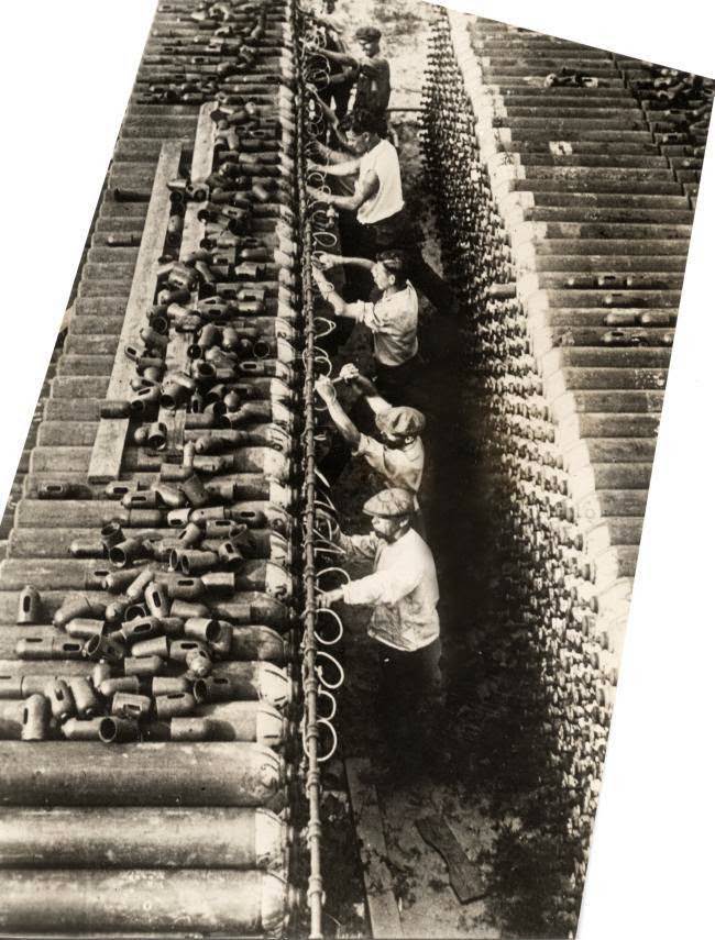 Hydrogen bottles used to fill the airship Graf Zeppelin, 1929