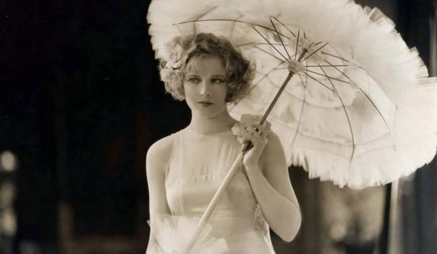 Dorothy Arzner in Fashion for Women 1927