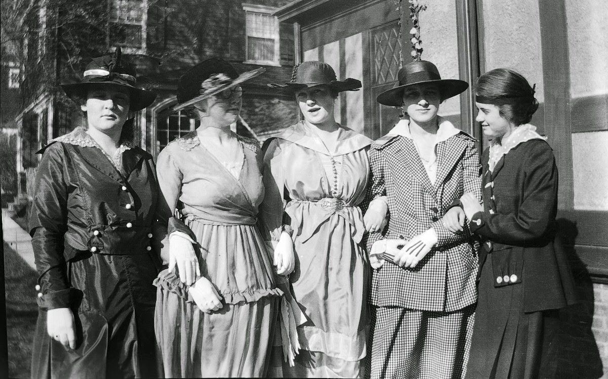 Lakewood female Students 1914-1918