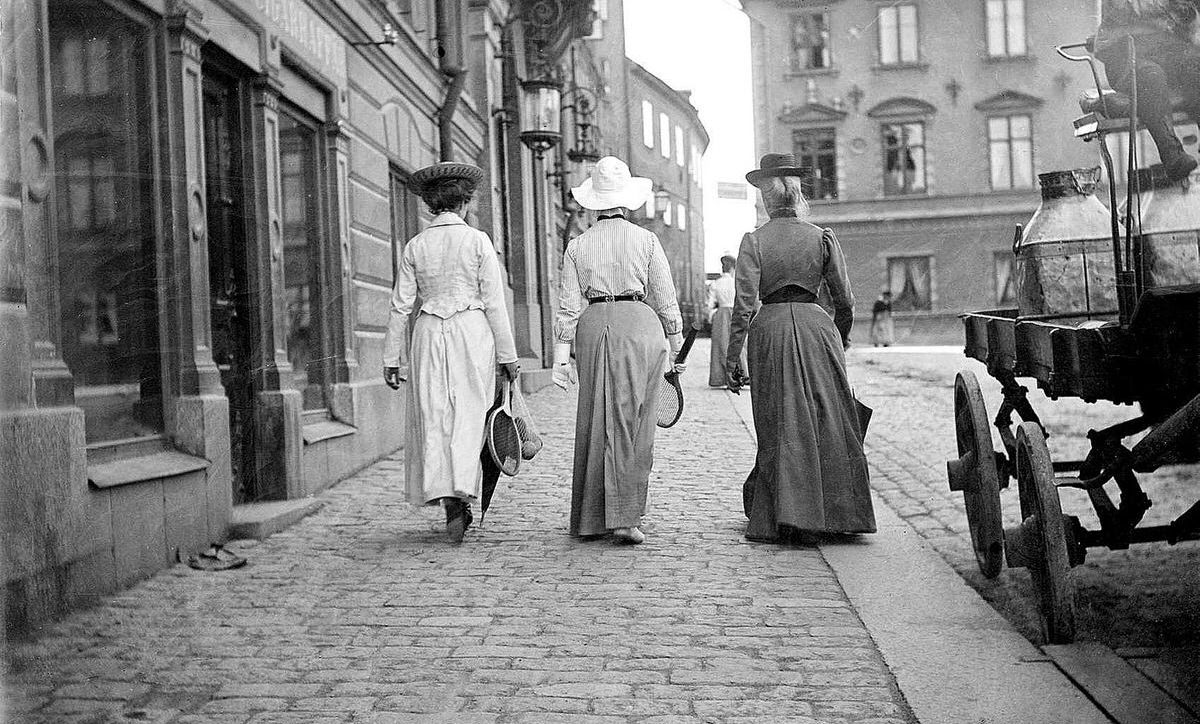 Women Tennis Style early 20th Century
