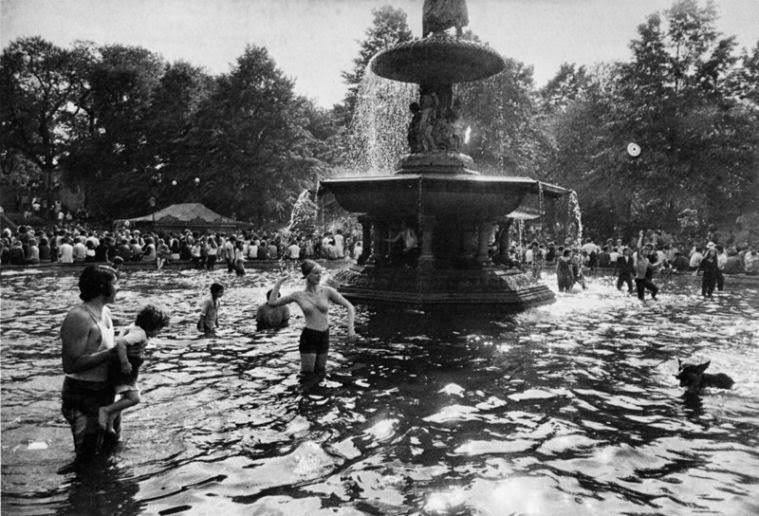 Provocative Street Photography of Women in New York City in the 1960s and 1970s
