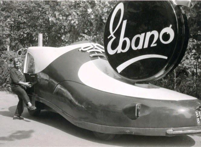 Shoe-shaped car advertising Ebano polish, by Grazia bodyshop in Bologna