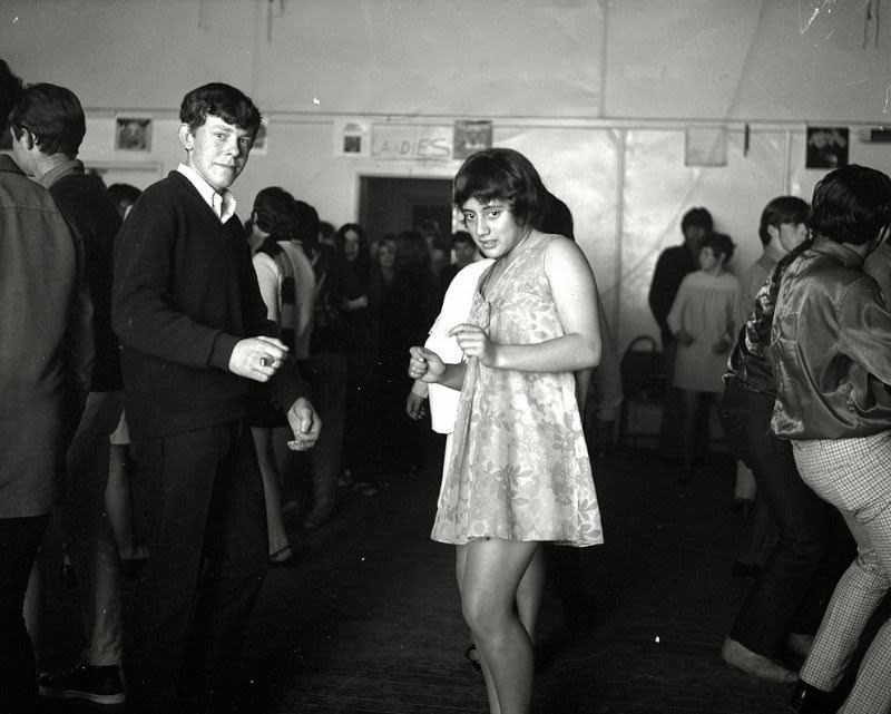 Rare Photographs Show Teenage Dancers at a New Zealand Youth Club in 1969