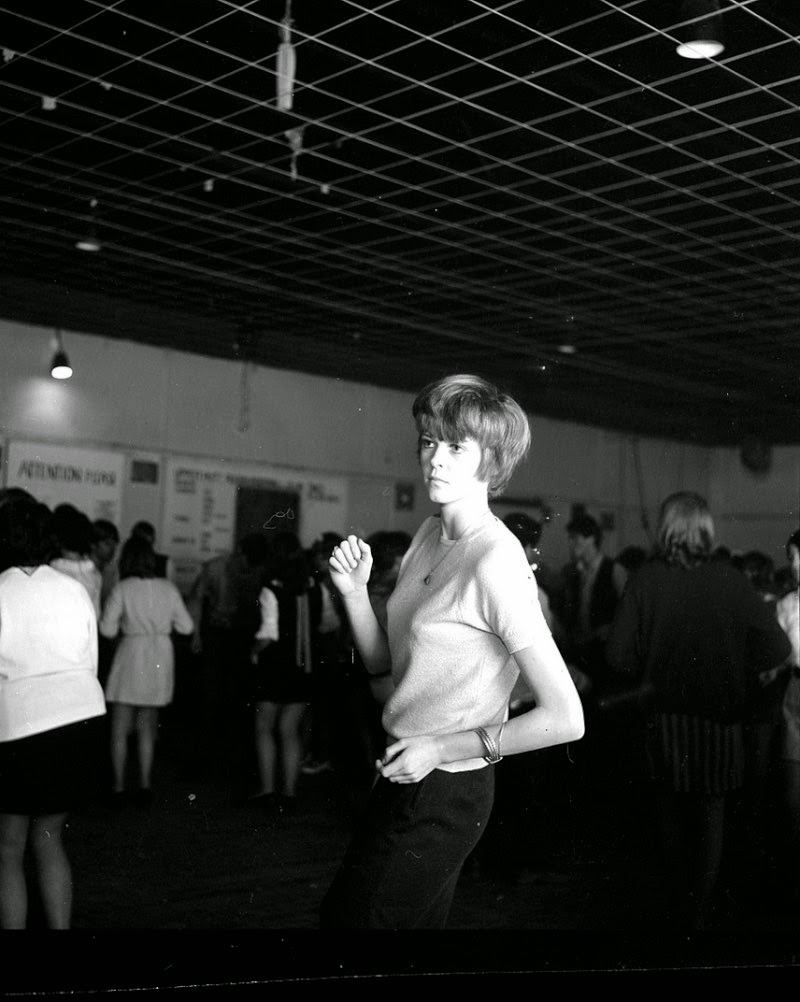 Rare Photographs Show Teenage Dancers at a New Zealand Youth Club in 1969