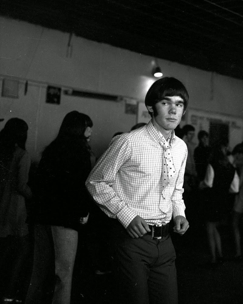 Rare Photographs Show Teenage Dancers at a New Zealand Youth Club in 1969