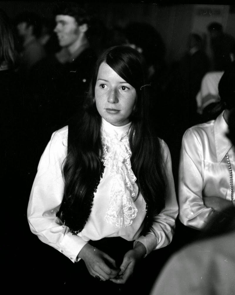 Rare Photographs Show Teenage Dancers at a New Zealand Youth Club in 1969