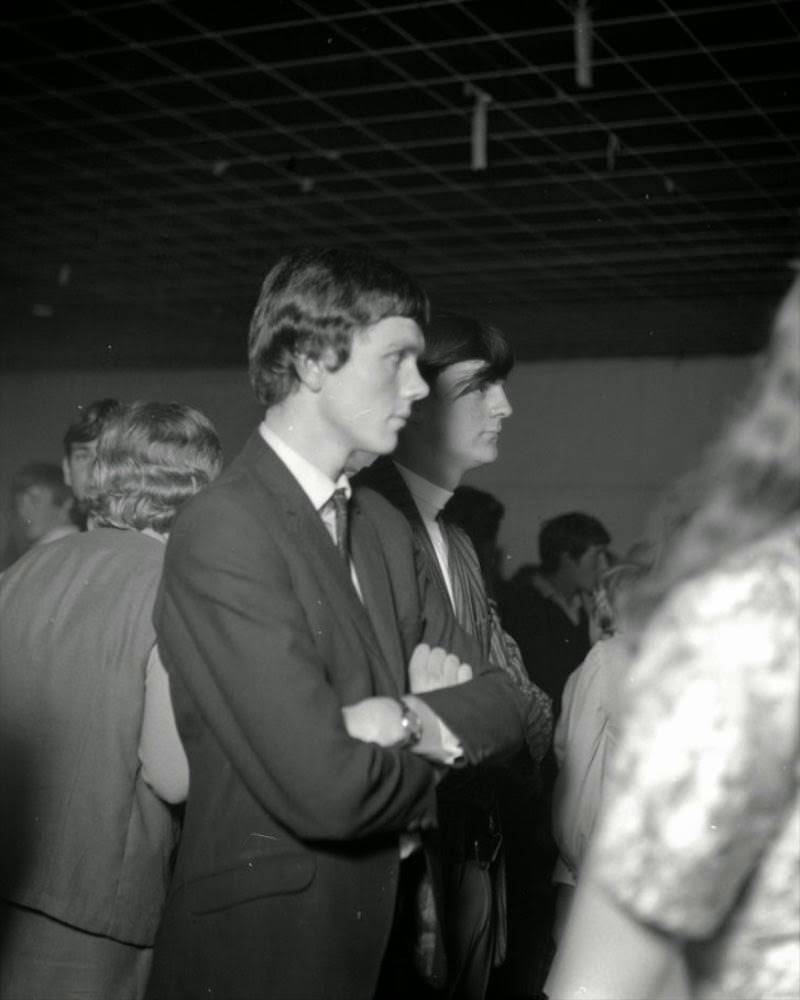 Rare Photographs Show Teenage Dancers at a New Zealand Youth Club in 1969