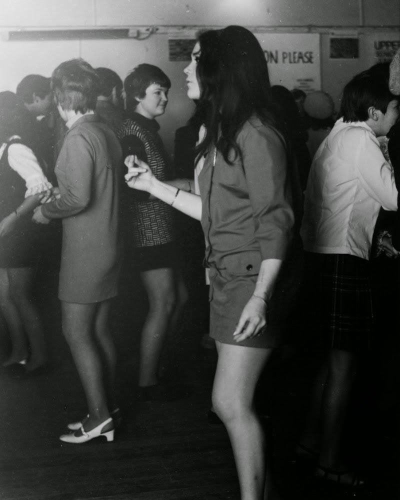 Rare Photographs Show Teenage Dancers at a New Zealand Youth Club in 1969