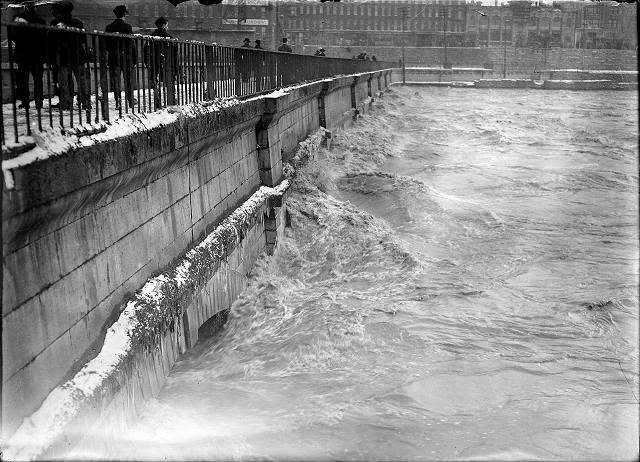 Flood waters swirl around the aqueduct near Broad Street, looking toward South Avenue, 1913