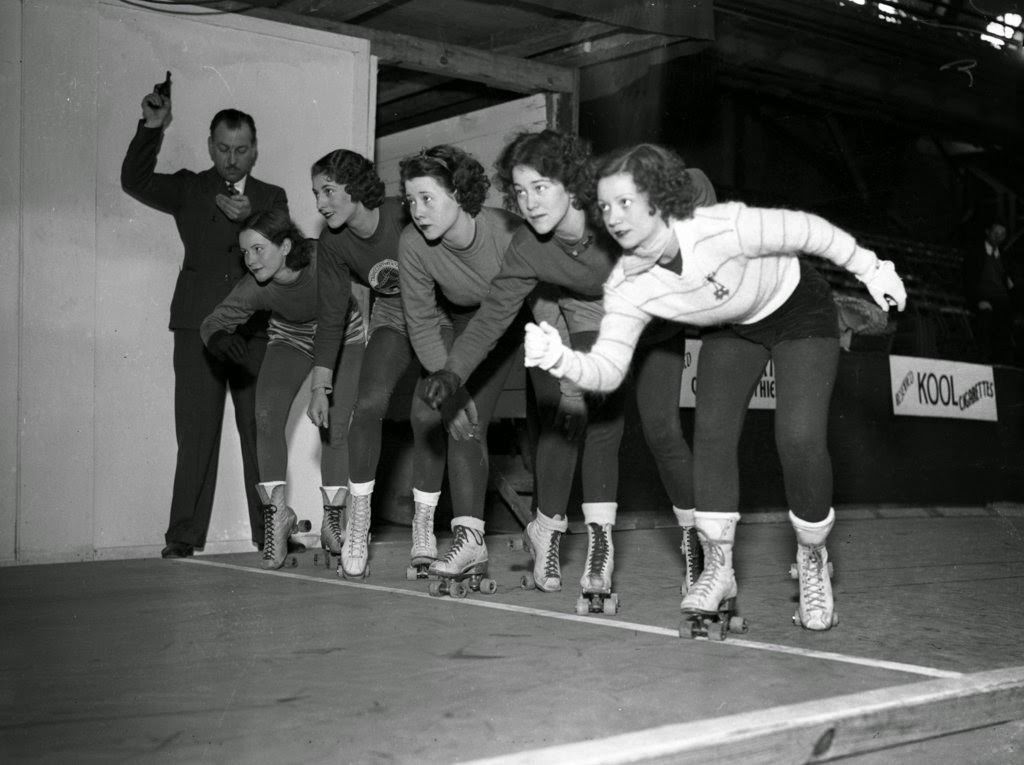 Roller derby skaters Louise Thomas, Elizabeth “Libby” Hoover, Pudge Dyer, Jayne Cummings and Mildred Arndt are started by Harry Newman, 1930s