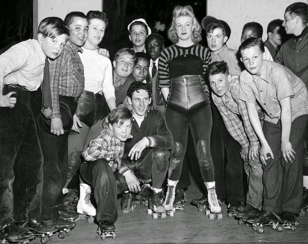 Newspaper carriers are treated to a free night of roller derby at the Michigan Avenue Armory, gathering around Chicago roller derby star Dorothy “Johnnie the blonde bombshell” Kobusch, 1940s
